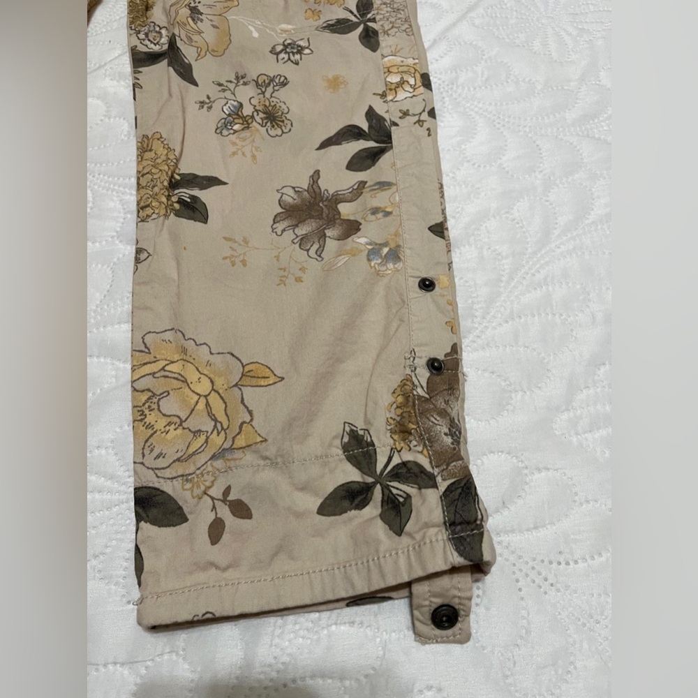 (18) Democracy Beige Floral Pants - Picture 4 of 12